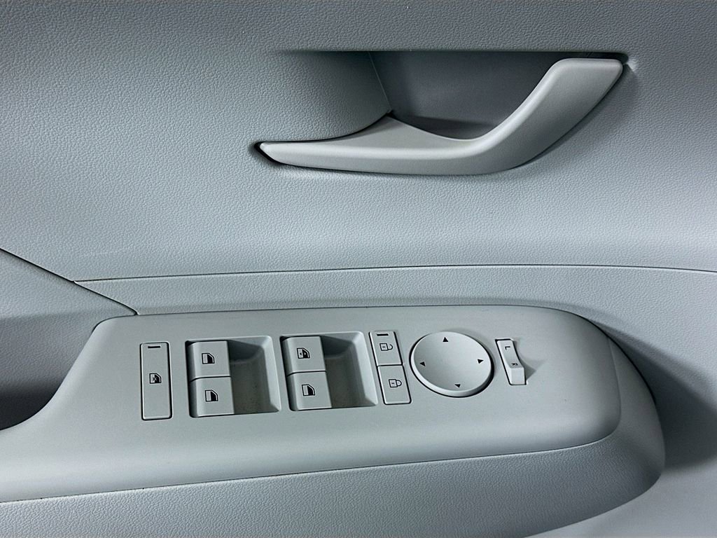 Certified 2025 Hyundai Kona SEL image 17