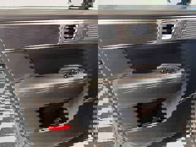 Used 2024 Hyundai Santa Fe Limited image 13