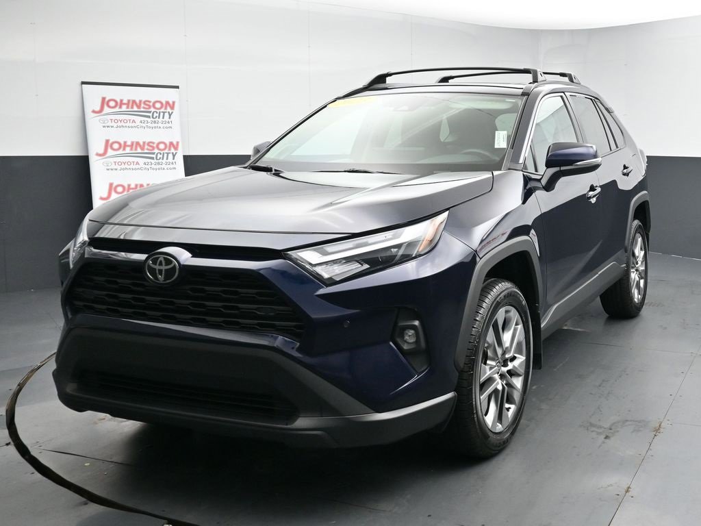 Used 2023 Toyota RAV4 XLE Premium image 4