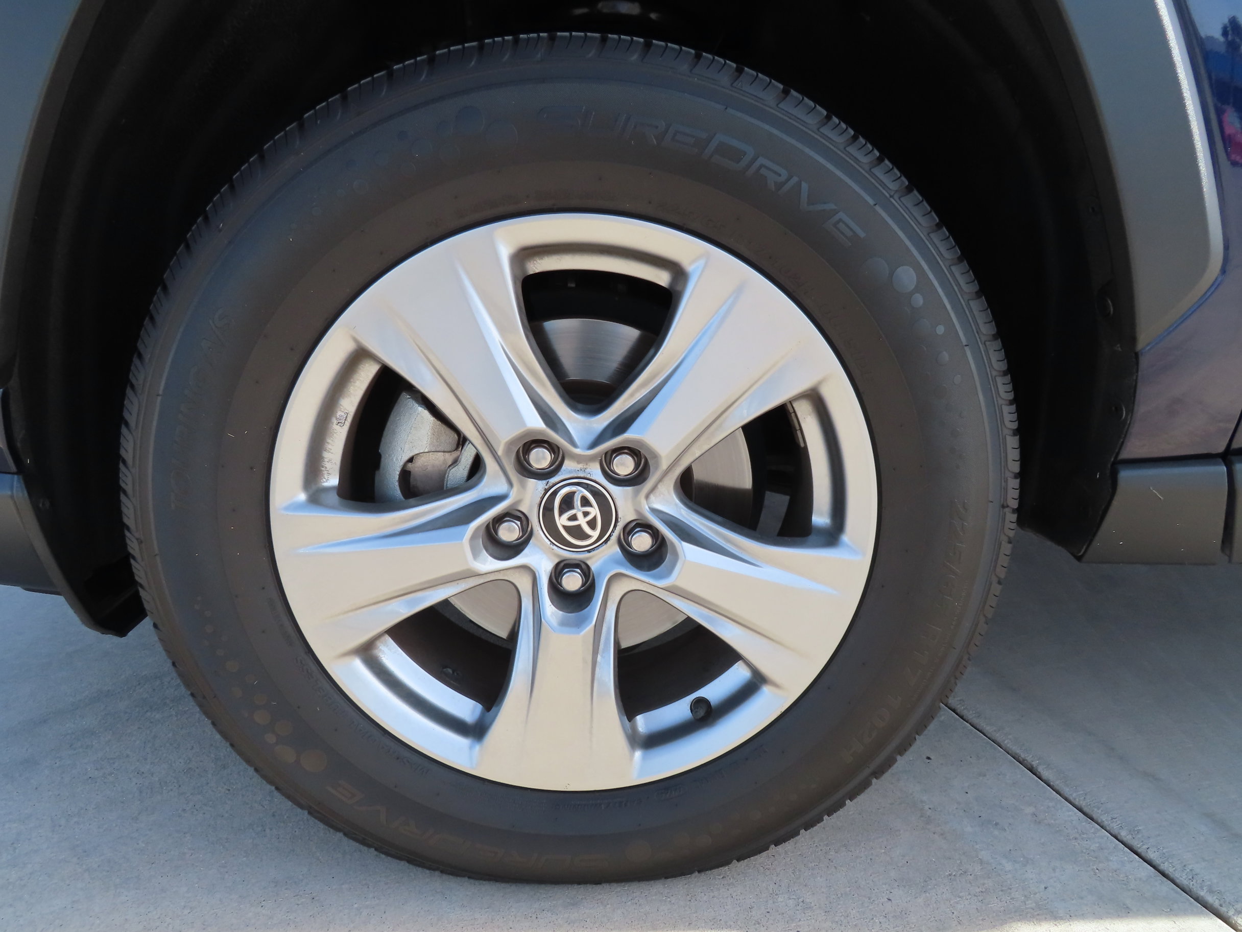 Used 2024 Toyota RAV4 XLE FWD image 3