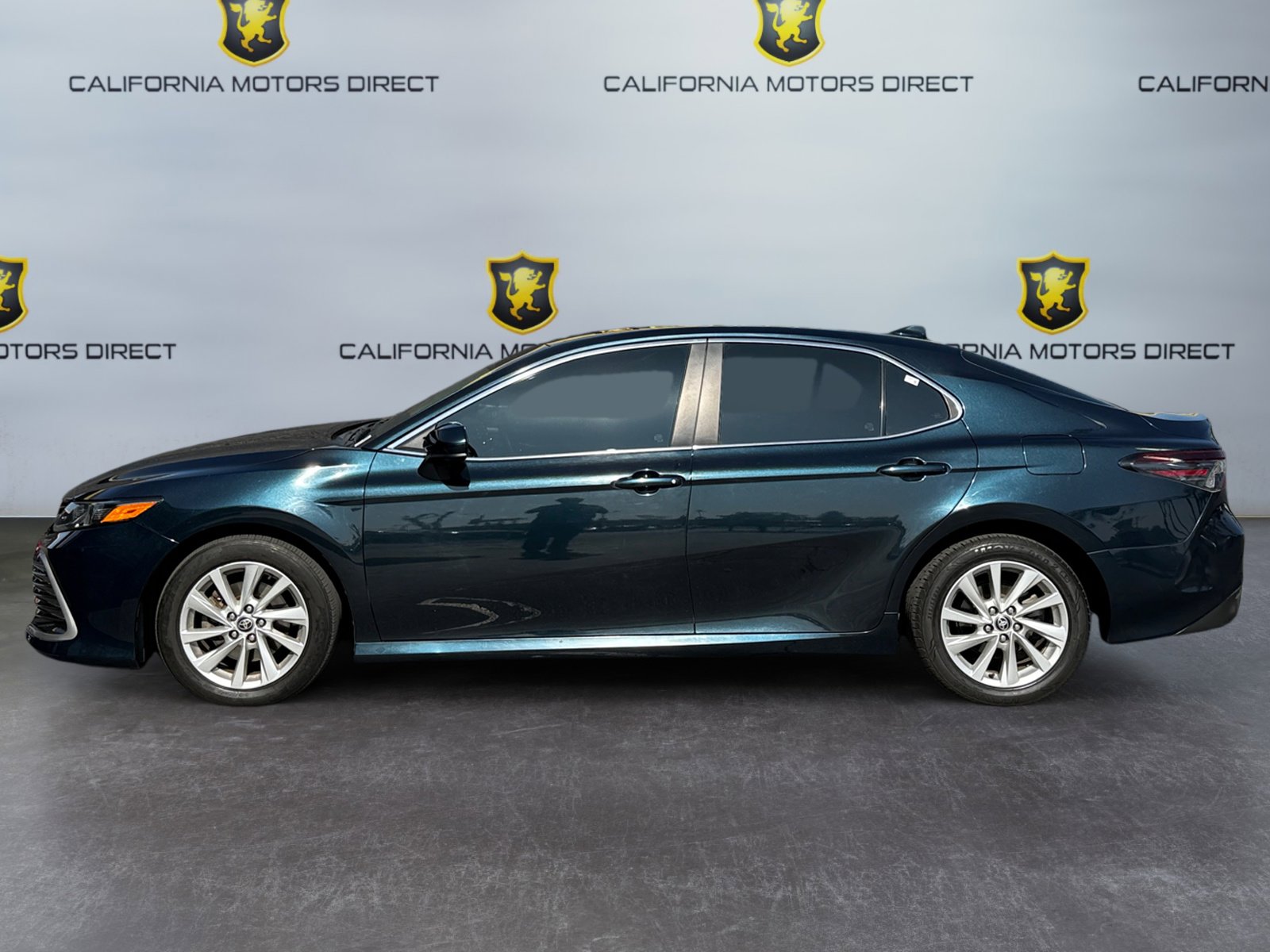 Used 2021 Toyota Camry LE image 2
