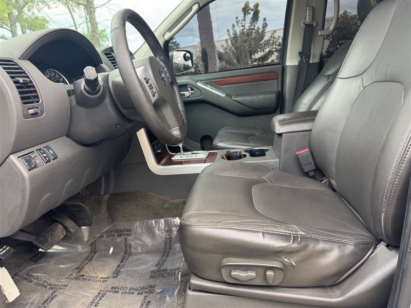 Used 2011 Nissan Pathfinder LE w/ Protection Pkg AWD/4WD image 13