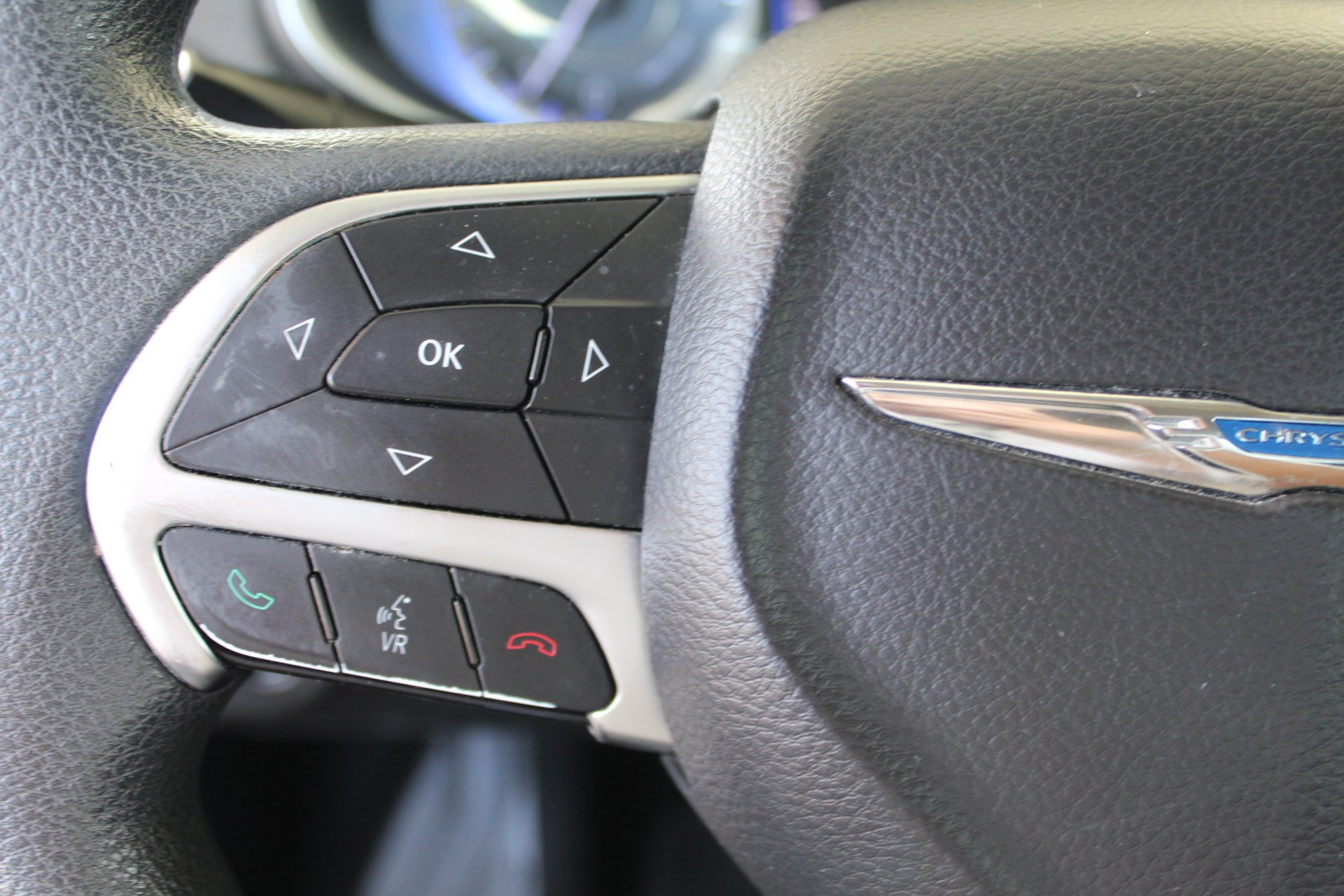 Used 2015 Chrysler 200 Limited FWD image 29