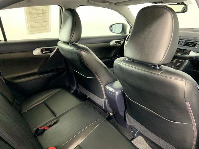 Used 2013 Lexus CT 200h w/ Premium Pkg w/Navigation FWD image 12