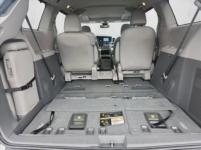Used 2020 Toyota Sienna XLE w/ XLE Navigation Package FWD image 15