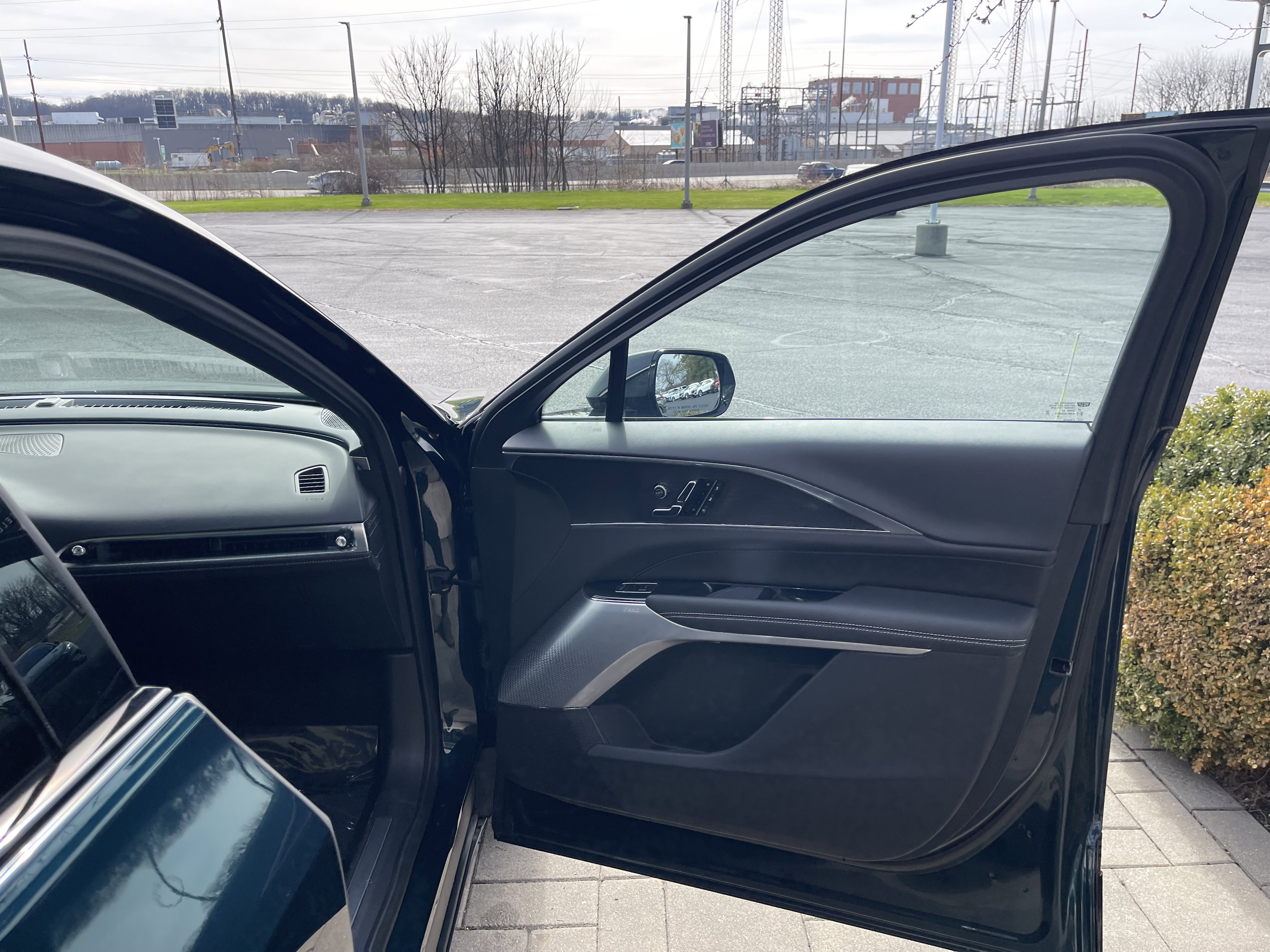 Used 2025 Cadillac Lyriq Luxury image 21