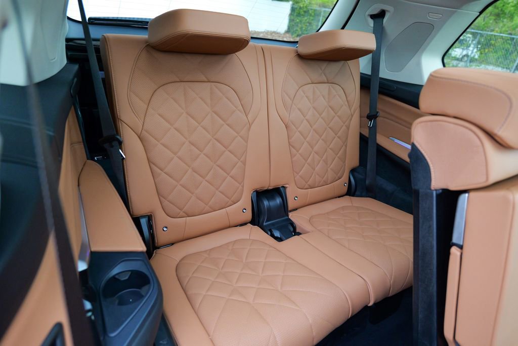 Used 2024 BMW X7 xDrive40i w/ Executive Package AWD/4WD image 37