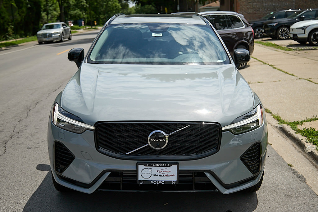 New 2026 Volvo XC60 T8 Plus w/ Climate Package PRO AWD/4WD image 5