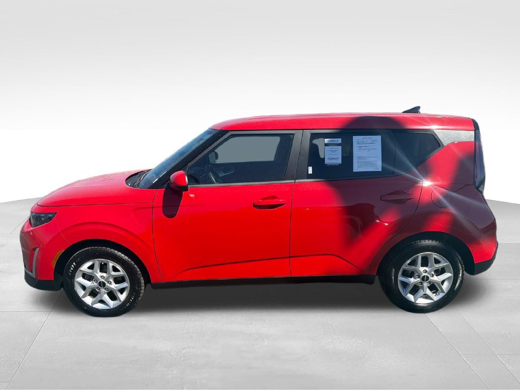 Used 2024 Kia Soul LX w/ Option Group 015 FWD image 2
