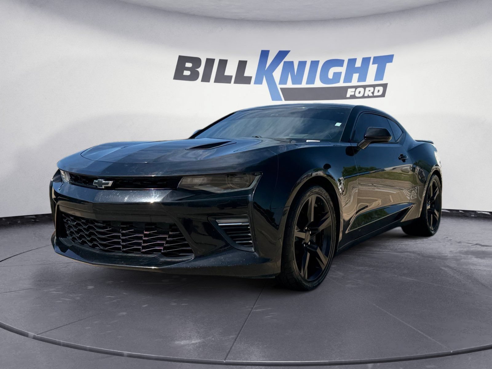 Used 2018 Chevrolet Camaro SS RWD image 1