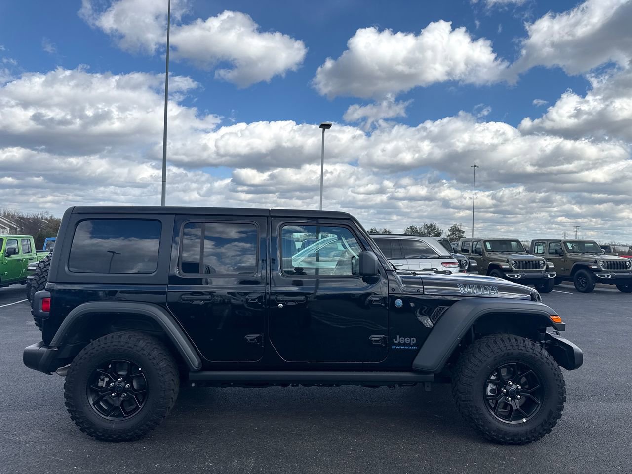 Used 2025 Jeep Wrangler Willys 4xe image 3