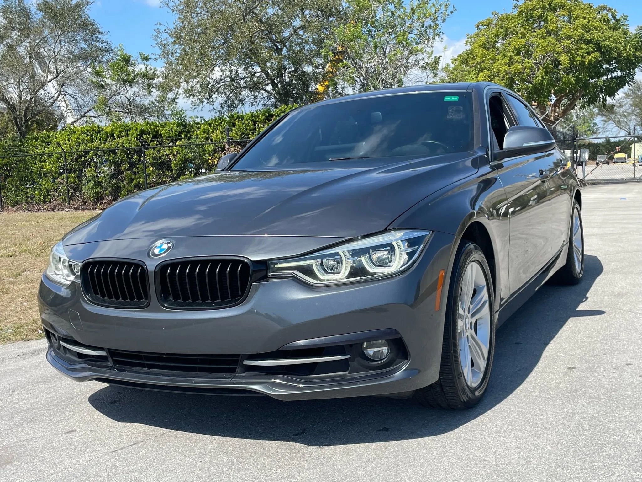 Used 2017 BMW 330i Sedan RWD image 4