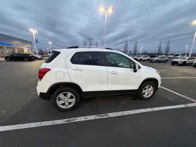 Used 2022 Chevrolet Trax LT w/ LT Convenience Package image 10