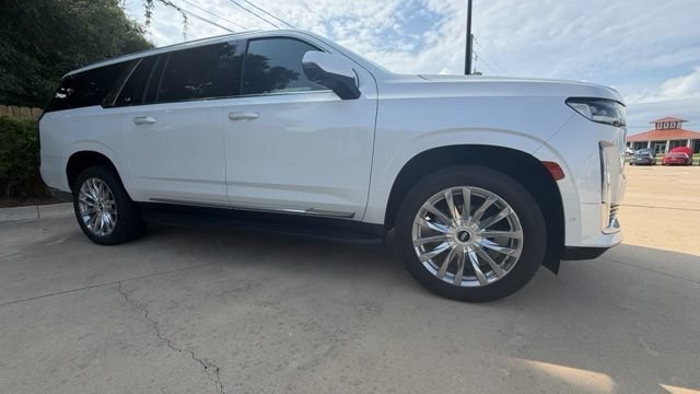 Used 2023 Cadillac Escalade ESV Premium Luxury AWD/4WD image 4