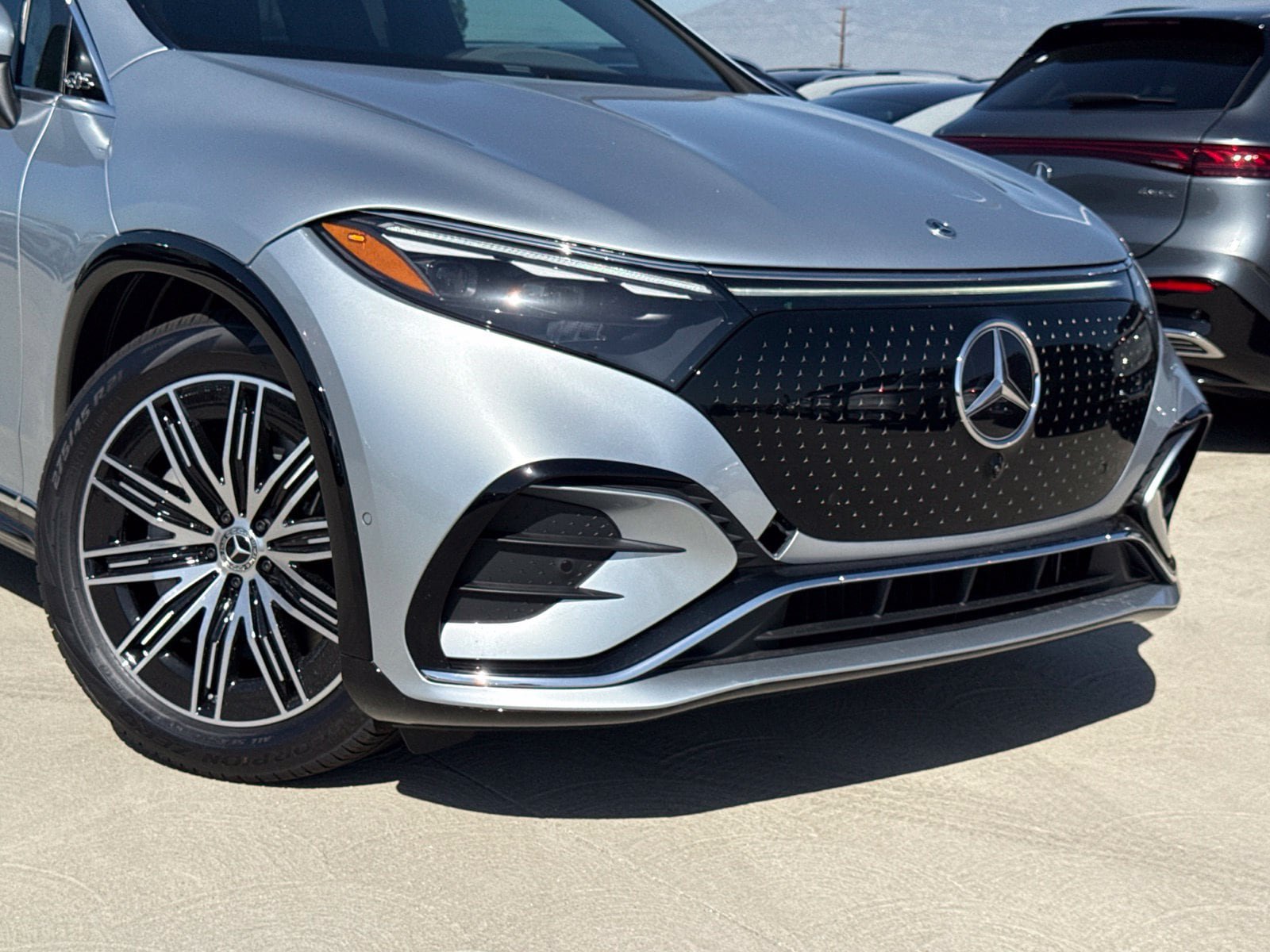 New 2027 Mercedes-Benz EQS 400 4MATIC SUV image 3