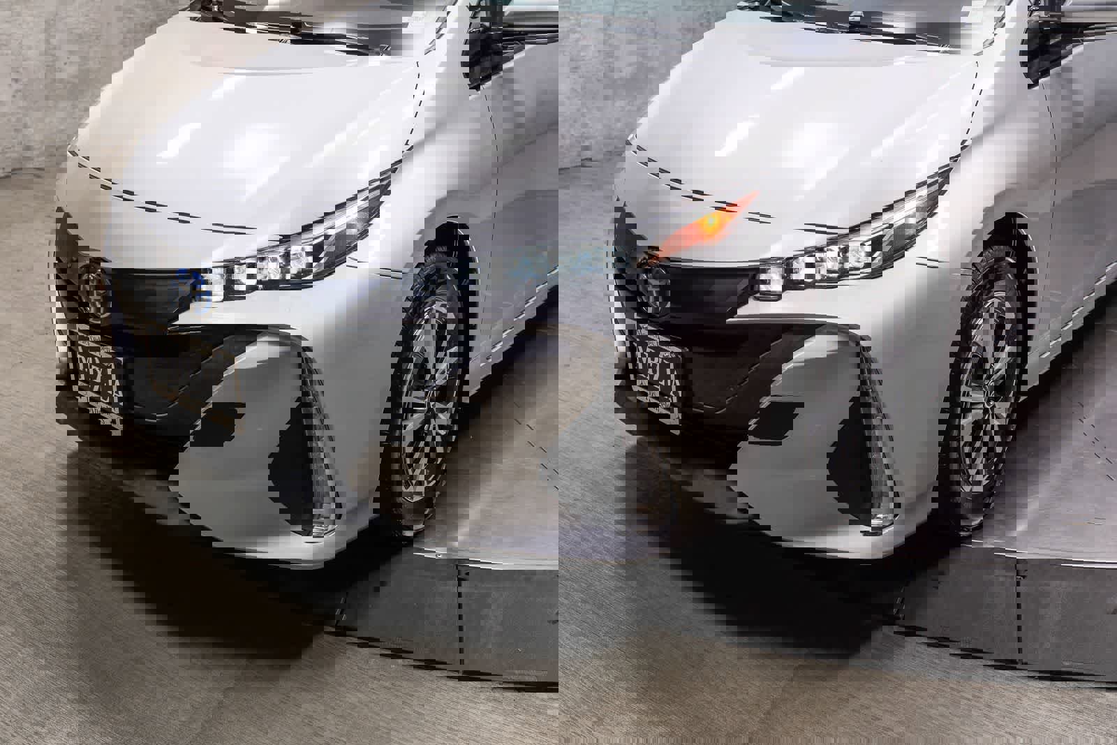 Used 2017 Toyota Prius Prime Plus image 11