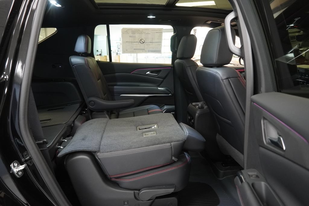 New 2026 Chevrolet Traverse RS w/ LPO, Floor Liner Package AWD/4WD image 35