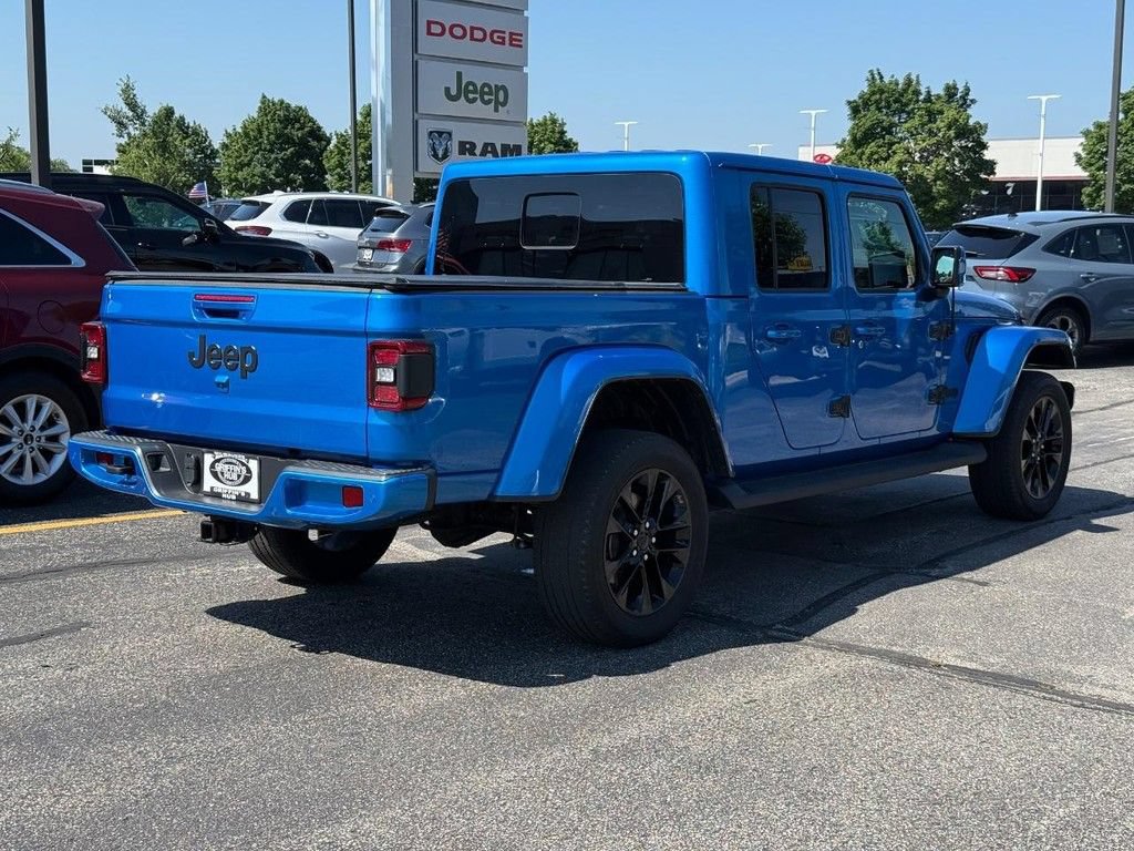 Used 2023 Jeep Gladiator Overland AWD/4WD image 3