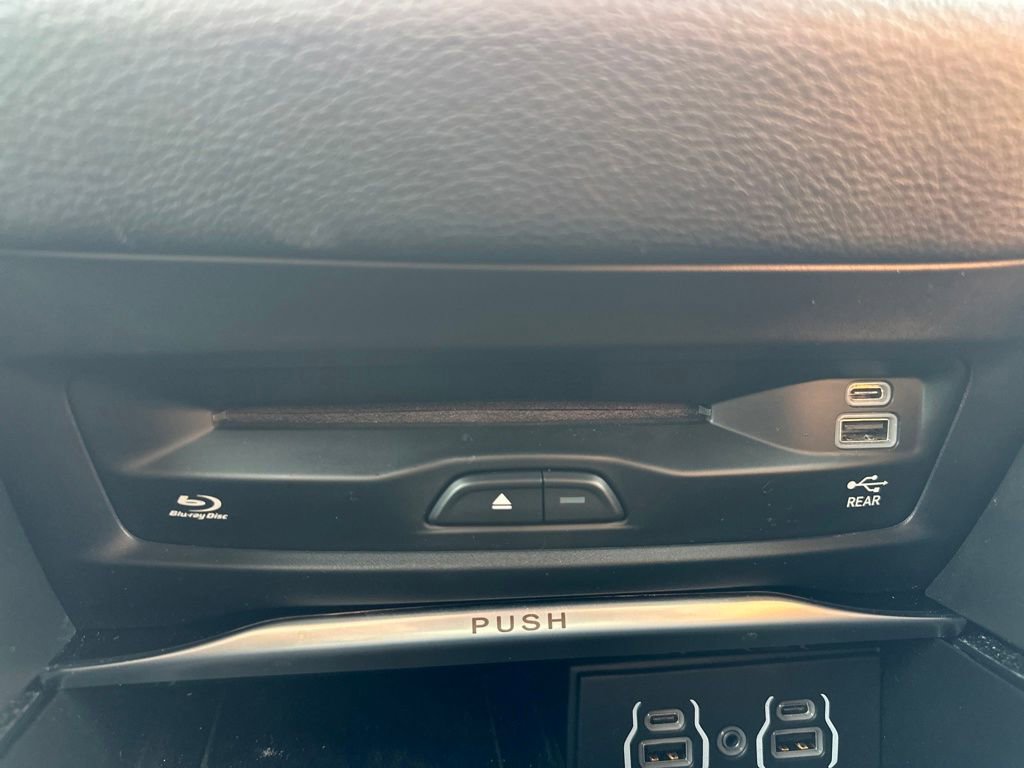 Used 2023 Chrysler Pacifica Pinnacle FWD image 29