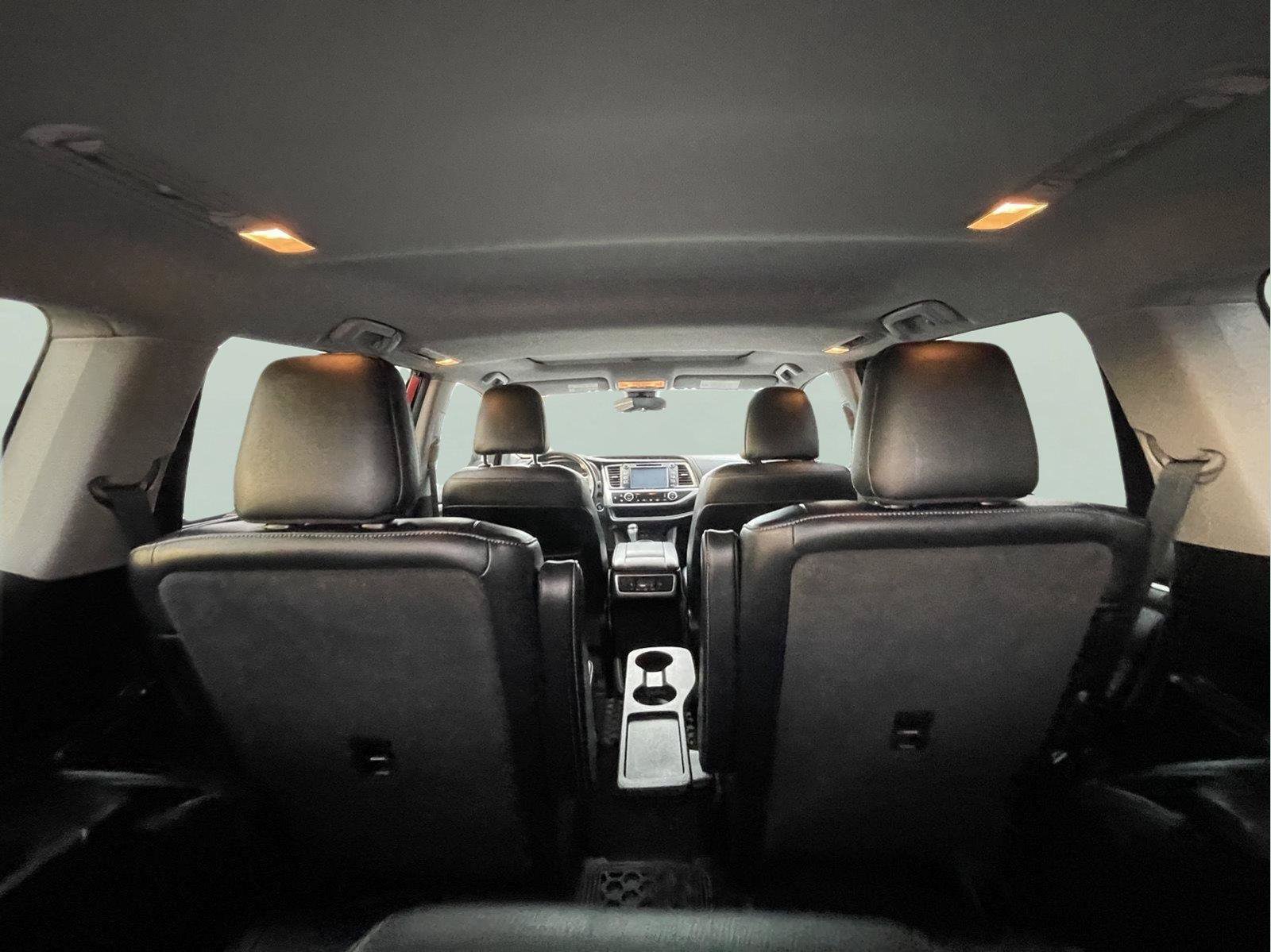 Used 2018 Toyota Highlander XLE AWD/4WD image 11