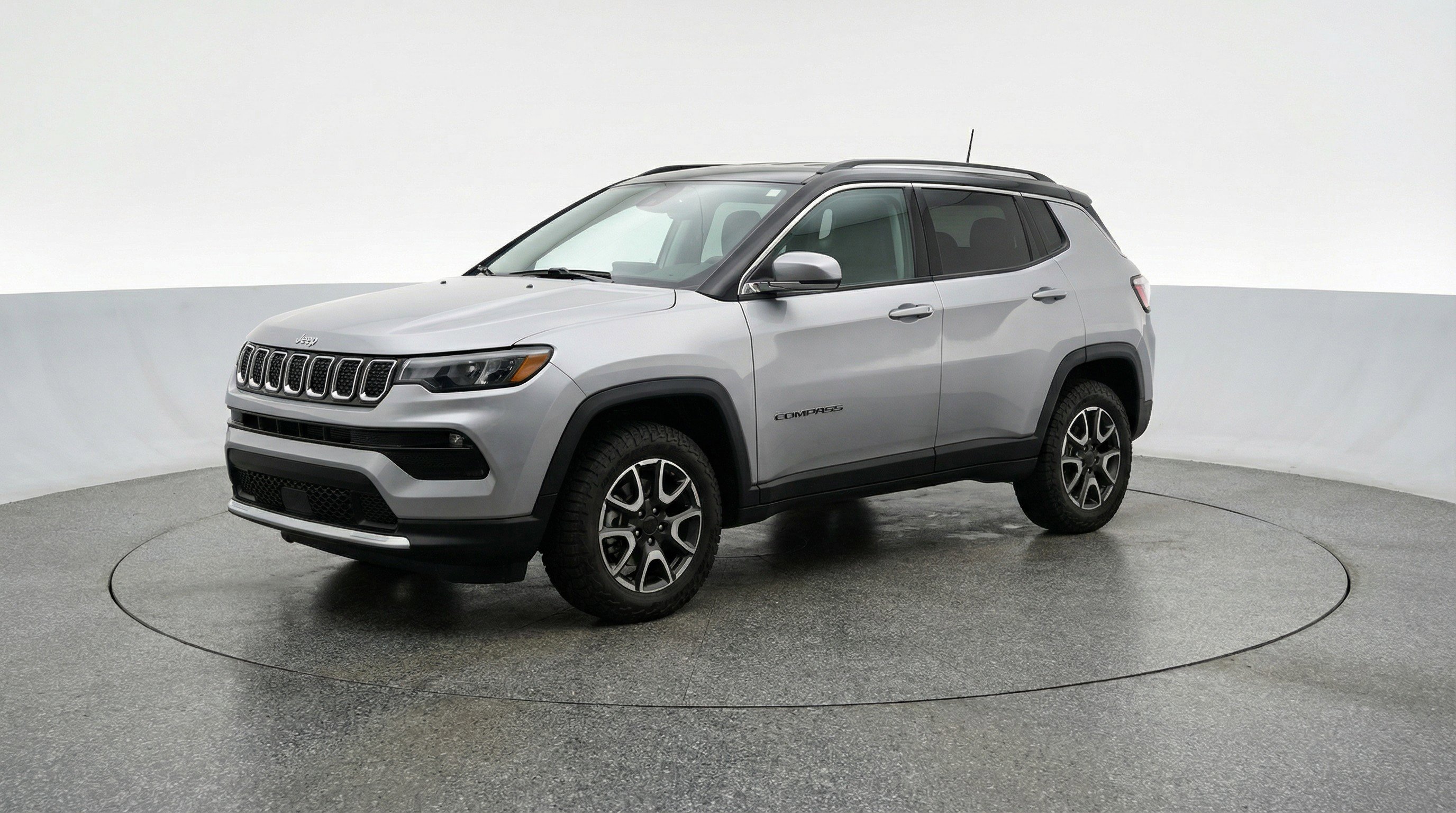Used 2025 Jeep Compass Trailhawk image 3