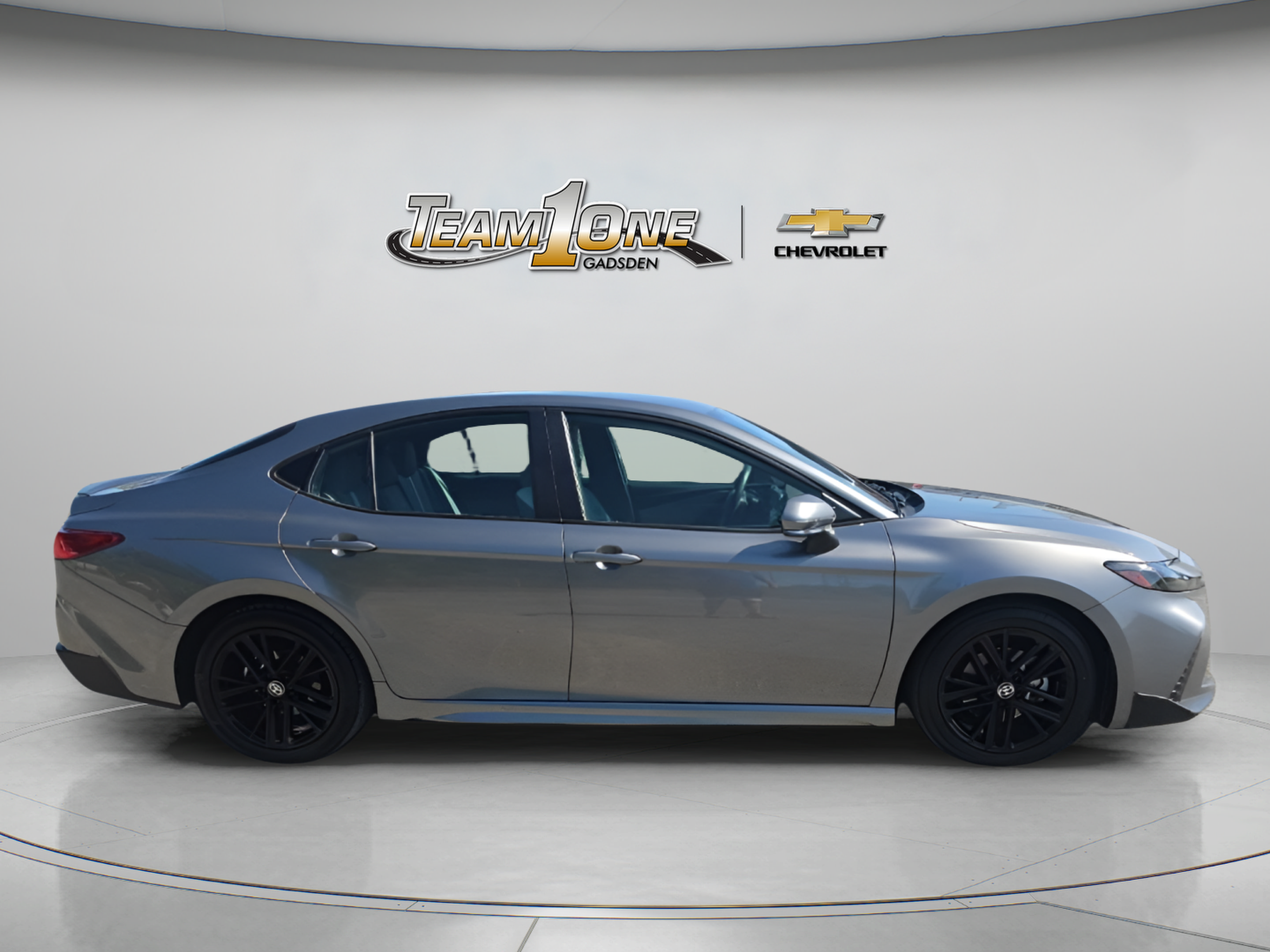 Used 2025 Toyota Camry SE FWD image 9
