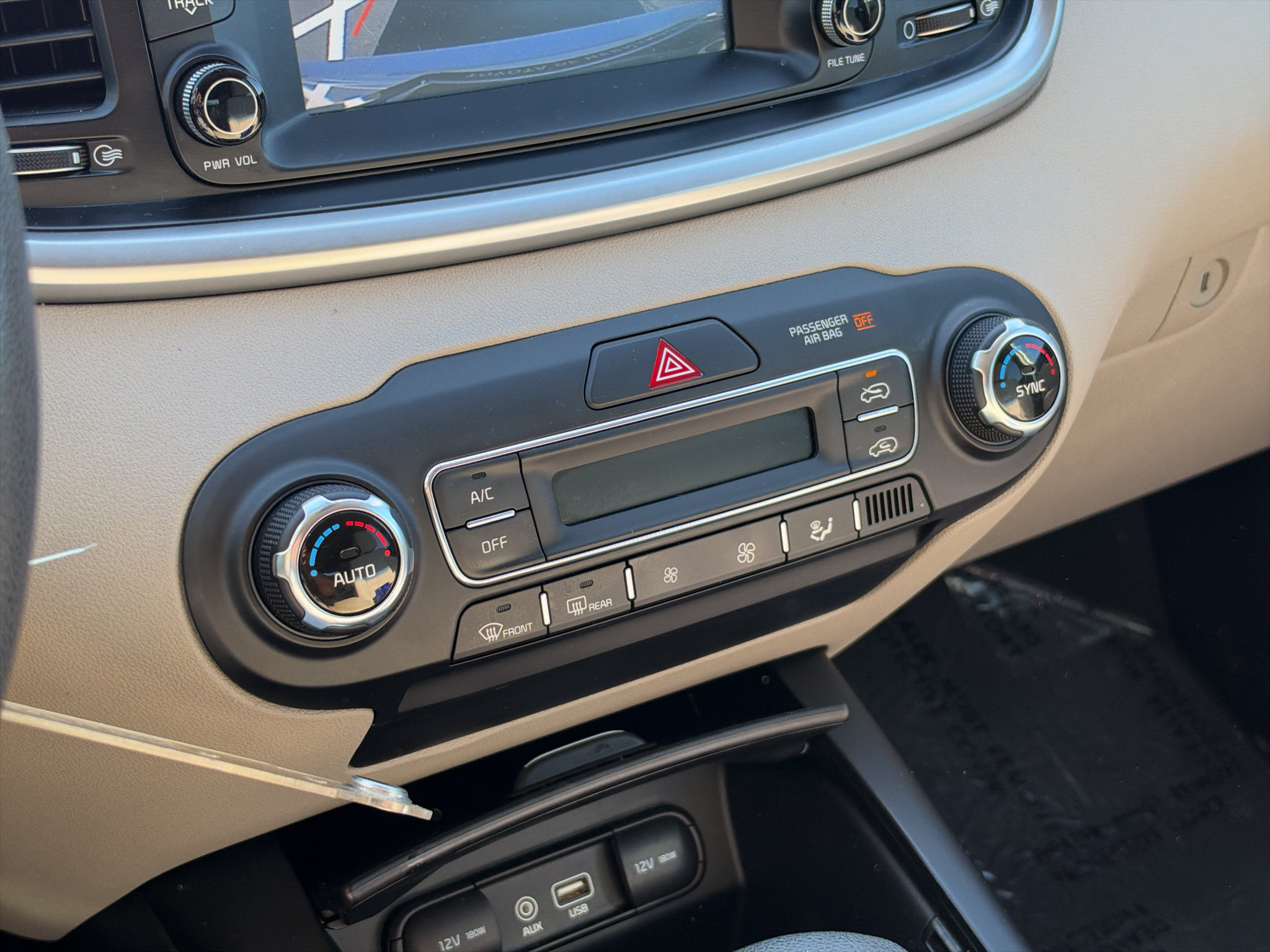 Used 2019 Kia Sorento AWD V6 image 23