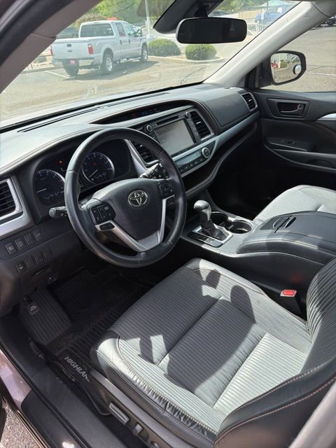 Used 2018 Toyota Highlander Plus FWD image 19