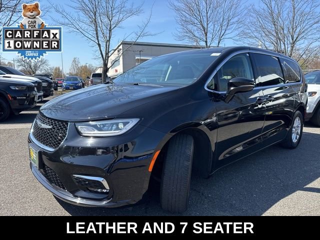 Used 2024 Chrysler Pacifica Touring-L FWD image 3