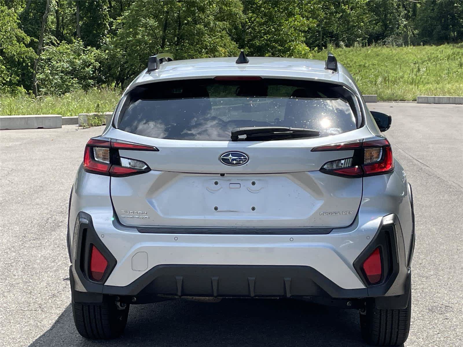 Used 2025 Subaru Crosstrek 2.5i Limited AWD/4WD image 4