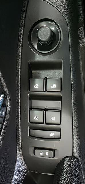 Used 2022 Chevrolet Trax LT w/ LT Convenience Package image 13