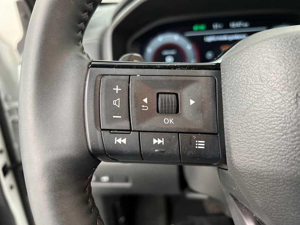 Used 2025 Nissan Rogue SL w/ Tech Package image 41