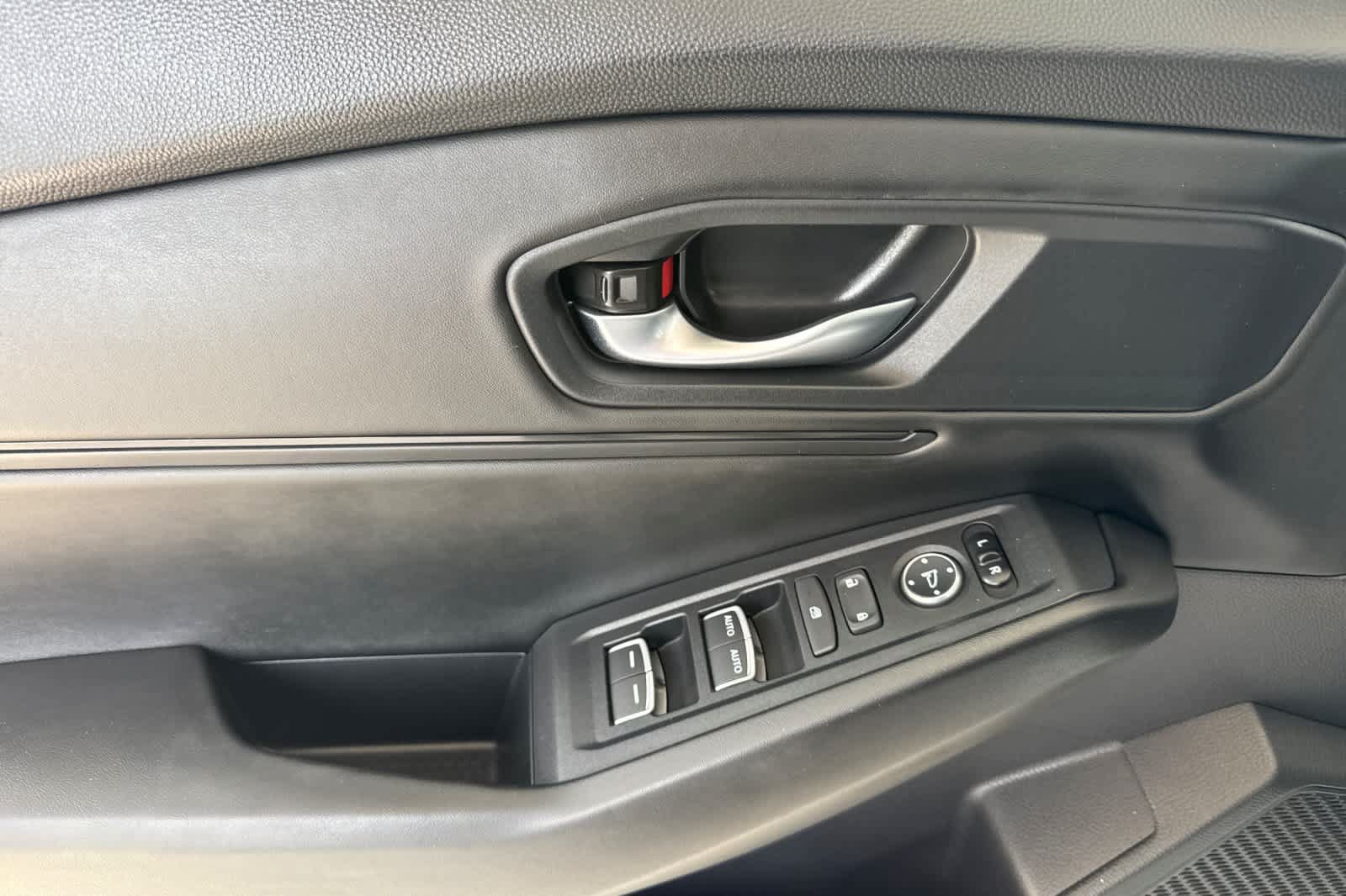 Used 2025 Honda Accord SE image 12