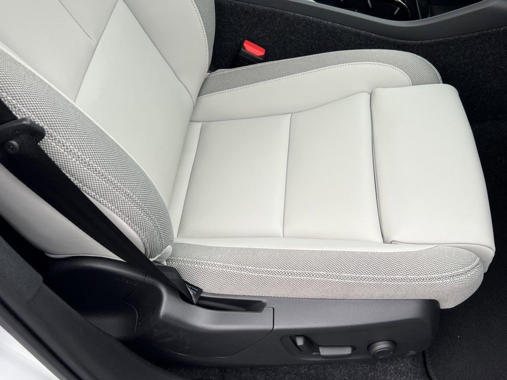 New 2026 Volvo EX40 Plus w/ Climate Package image 8