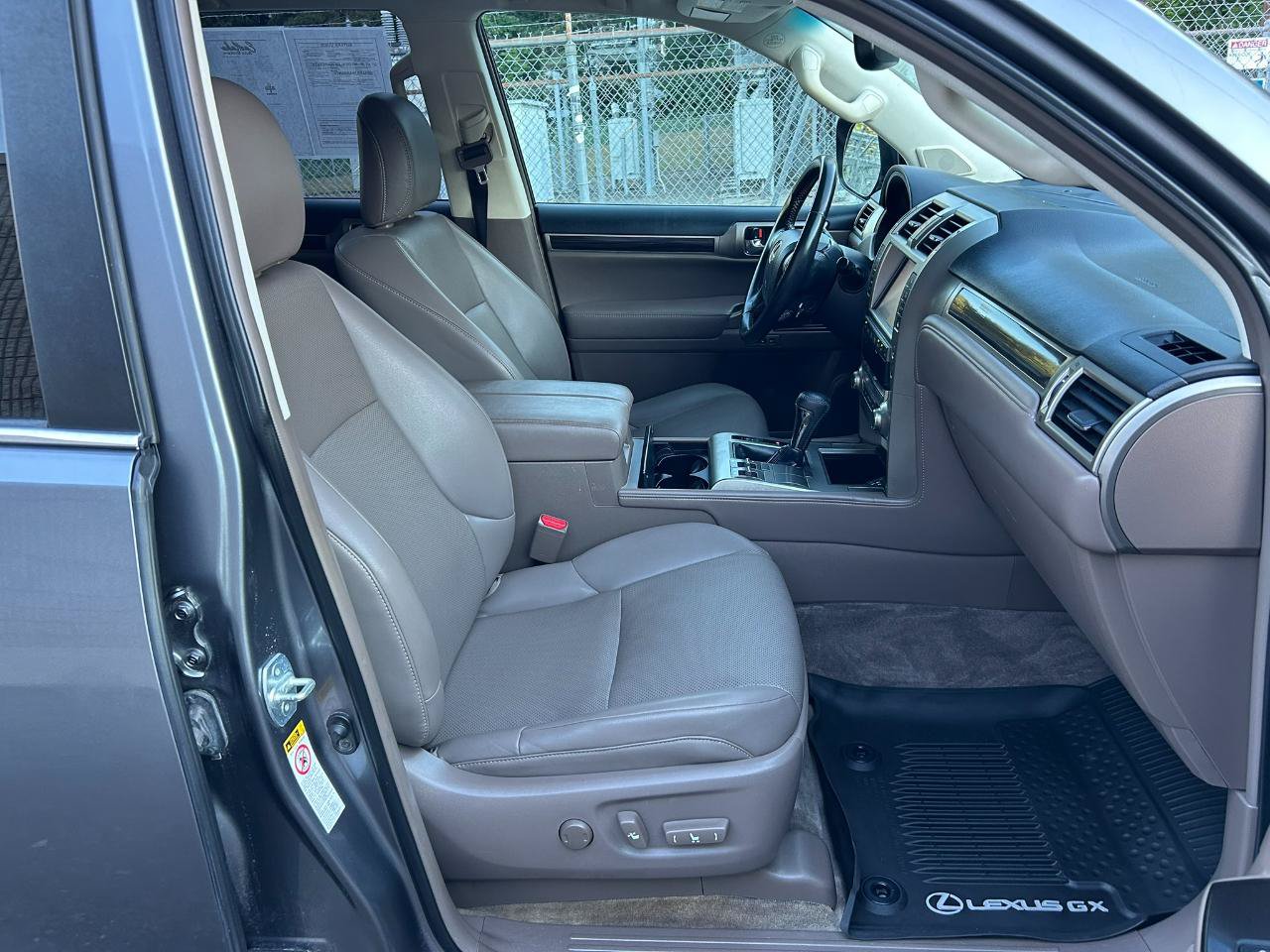 Used 2018 Lexus GX 460 w/ Navigation Package AWD/4WD image 18