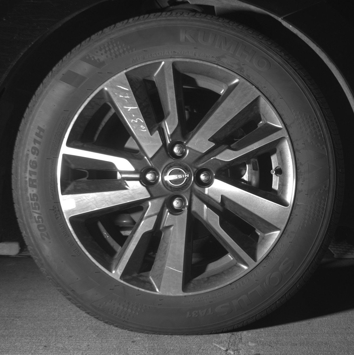 Used 2025 Nissan Versa SV image 13