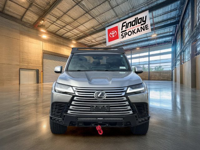 Used 2022 Lexus LX 600 4WD w/ Luxury Package image 2
