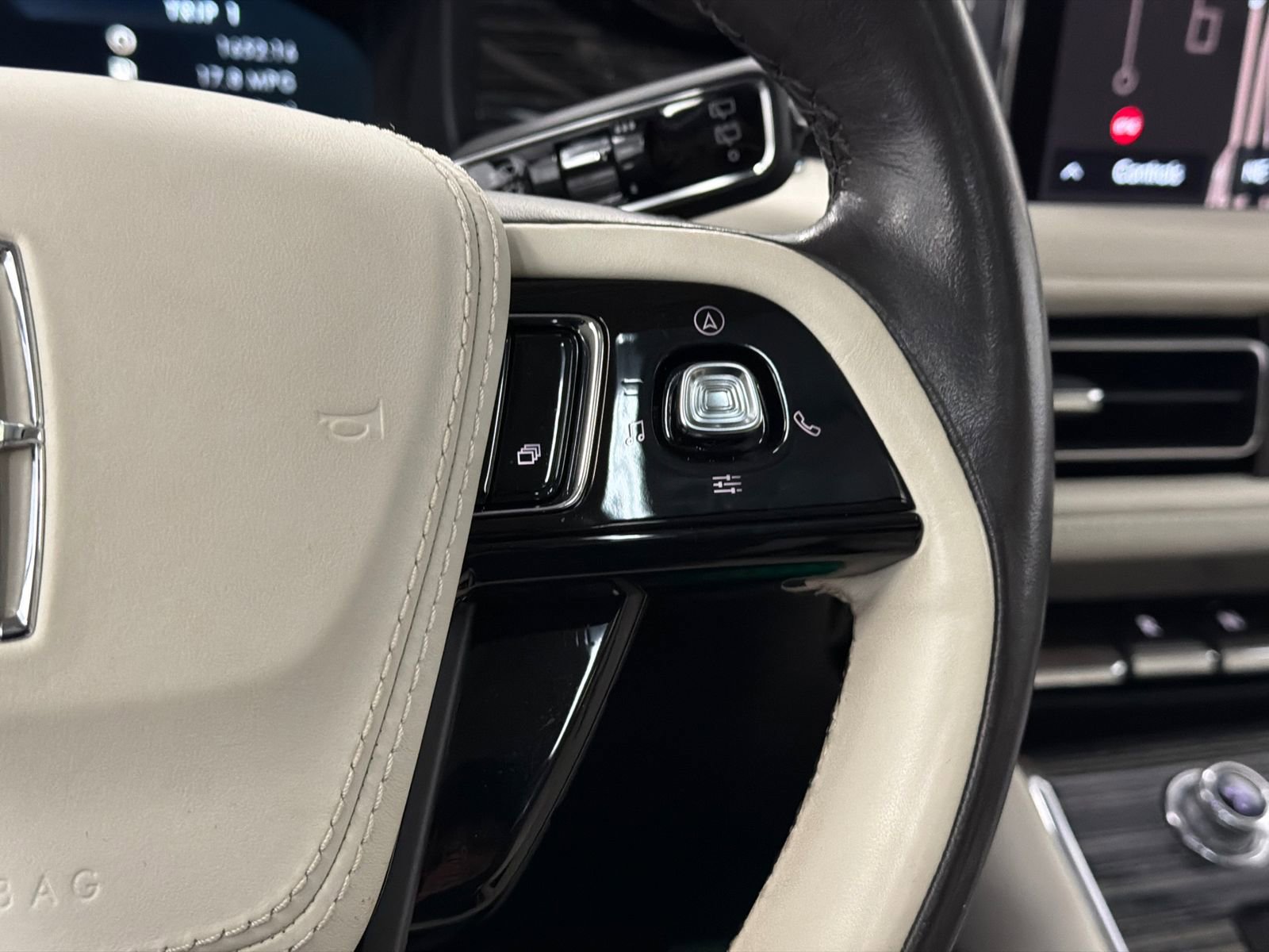 Used 2023 Lincoln Aviator Black Label image 22