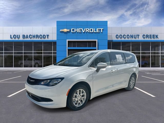 Used 2023 Chrysler Voyager LX FWD image 4