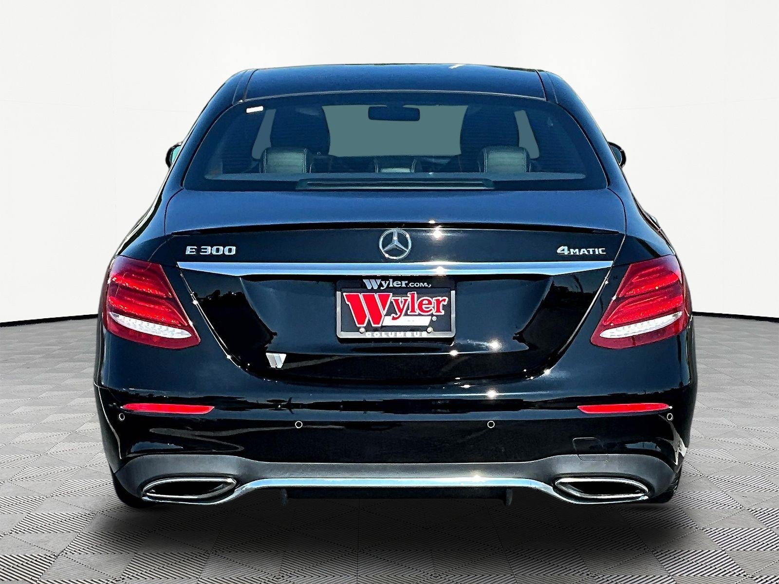 Used 2017 Mercedes-Benz E 300 4MATIC image 5