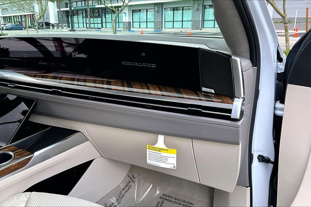 New 2026 Cadillac Escalade Platinum Luxury w/ LPO, Radiant Package AWD/4WD image 32