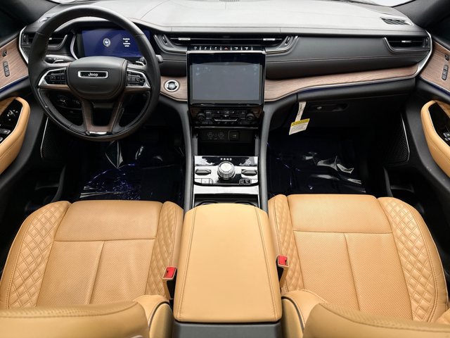 Used 2023 Jeep Grand Cherokee Summit AWD/4WD image 14