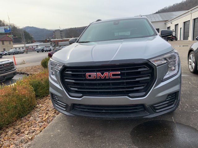 Used 2024 GMC Terrain SLE w/ Driver Convenience Package image 29