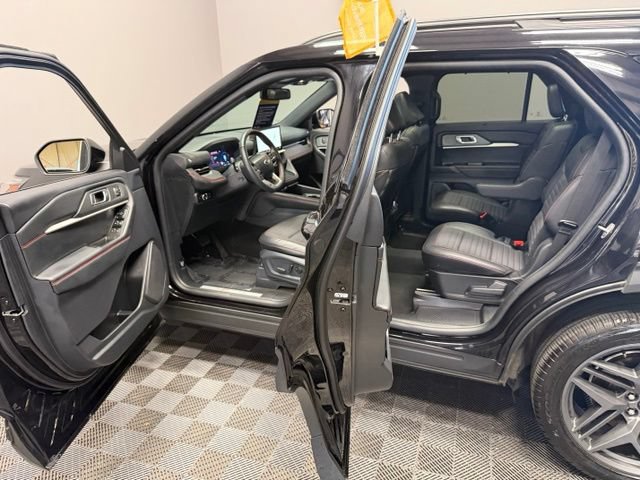 Used 2025 Ford Explorer ST-Line w/ Premium Package AWD/4WD image 13