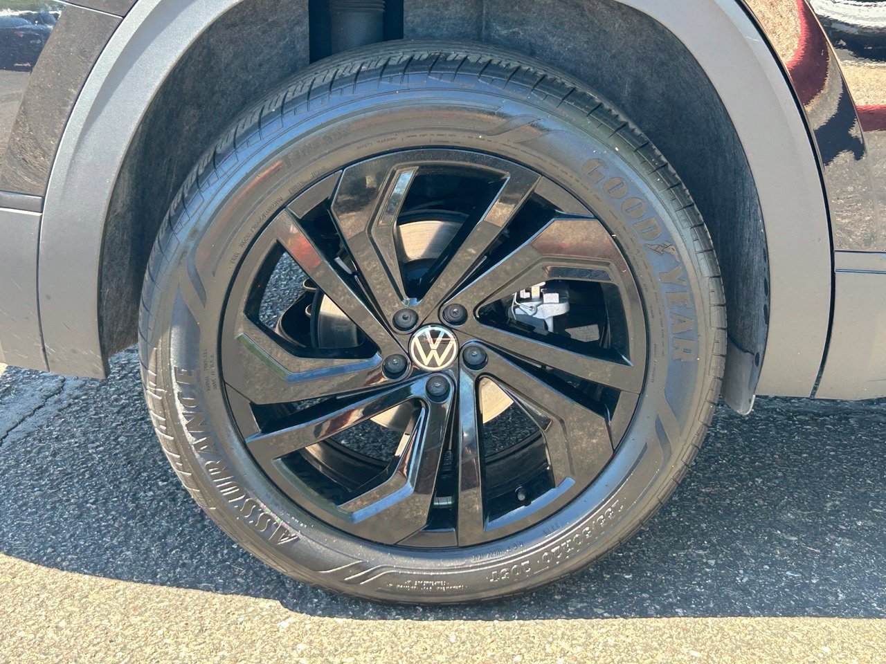 Used 2023 Volkswagen Atlas SE w/ Black Wheel Package AWD/4WD image 10