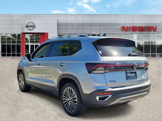 Used 2025 Volkswagen Taos SE FWD image 6