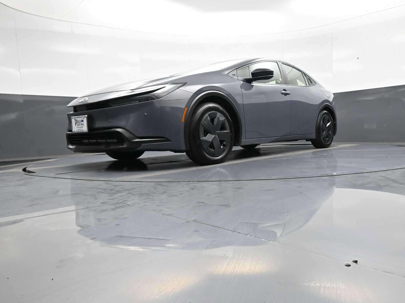 Certified 2025 Toyota Prius LE FWD image 25