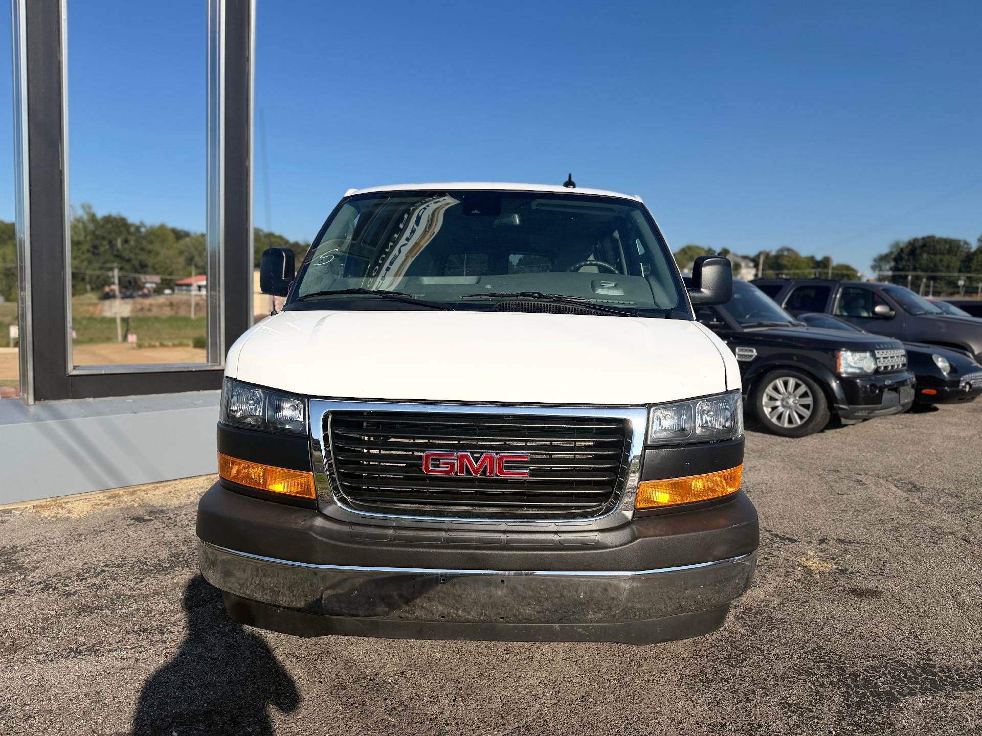 Used 2025 GMC Savana 3500 LT w/ LT Preferred Equipment Group RWD image 2