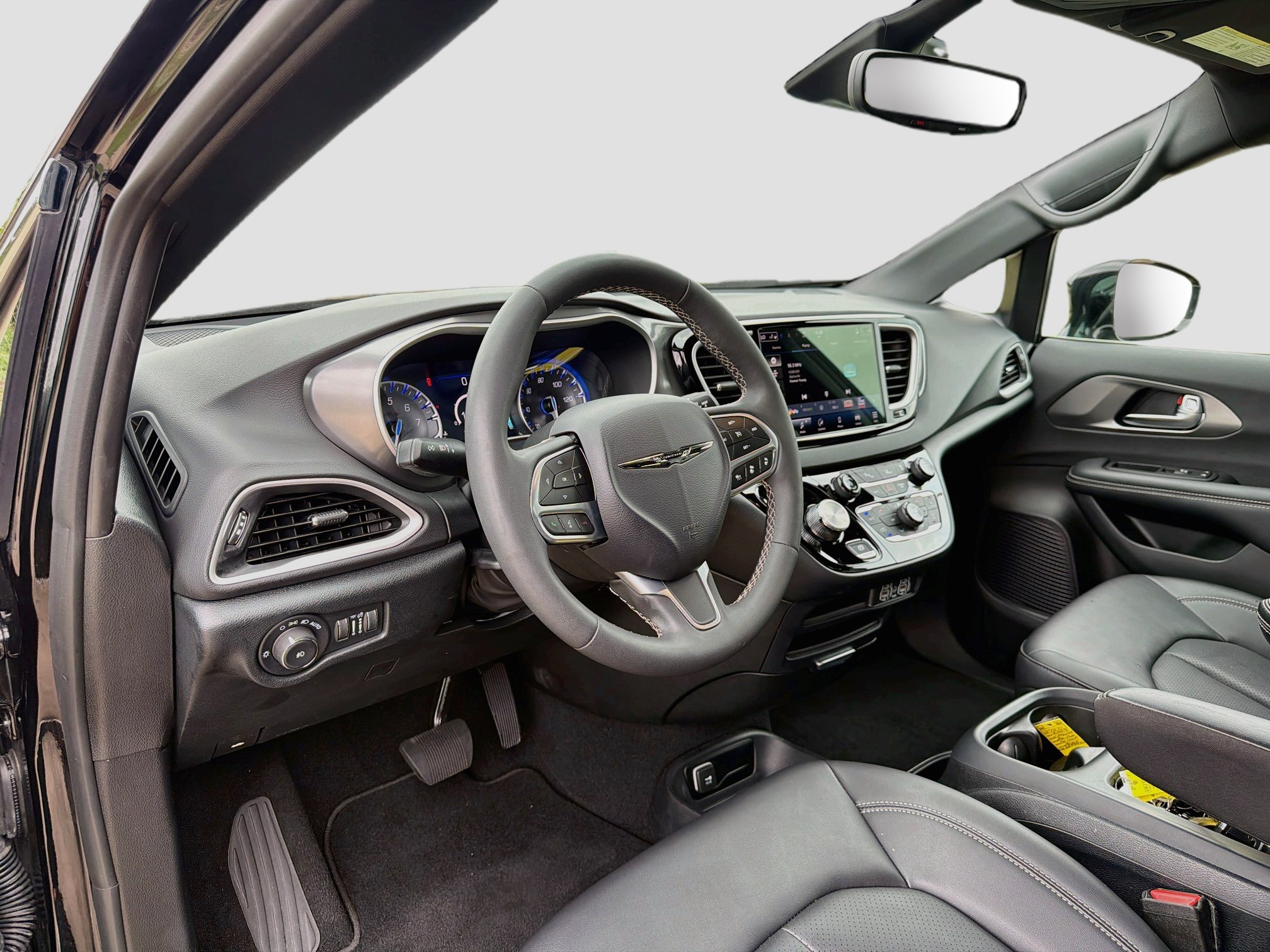 Used 2025 Chrysler Pacifica Select FWD image 9