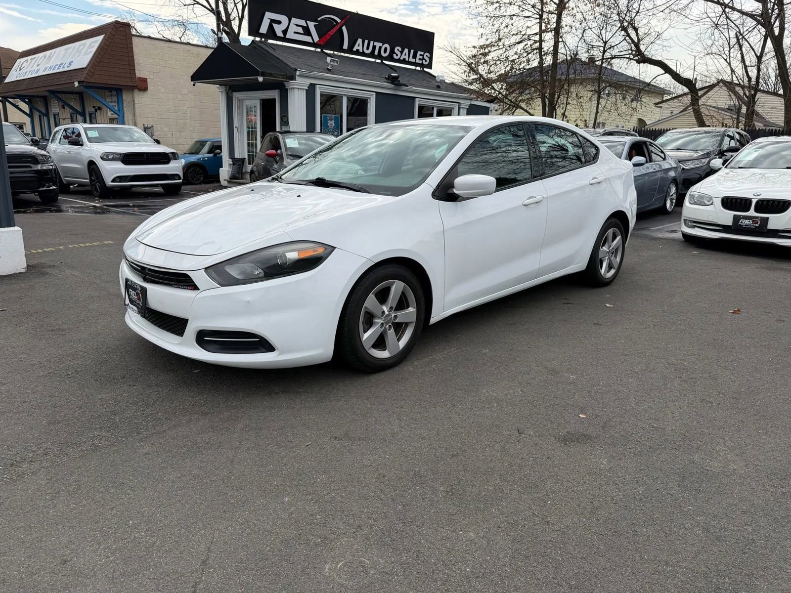 Used 2015 Dodge Dart SXT image 1